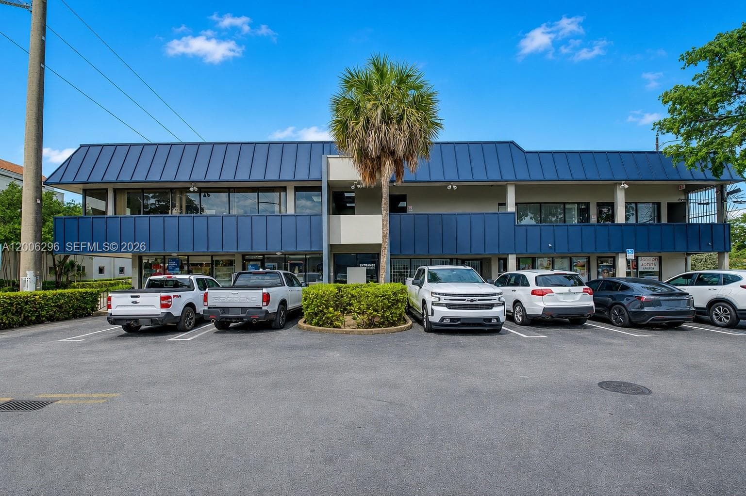 3735 SW 8th St, Coral Gables, FL 33134 — zdjęcie 2