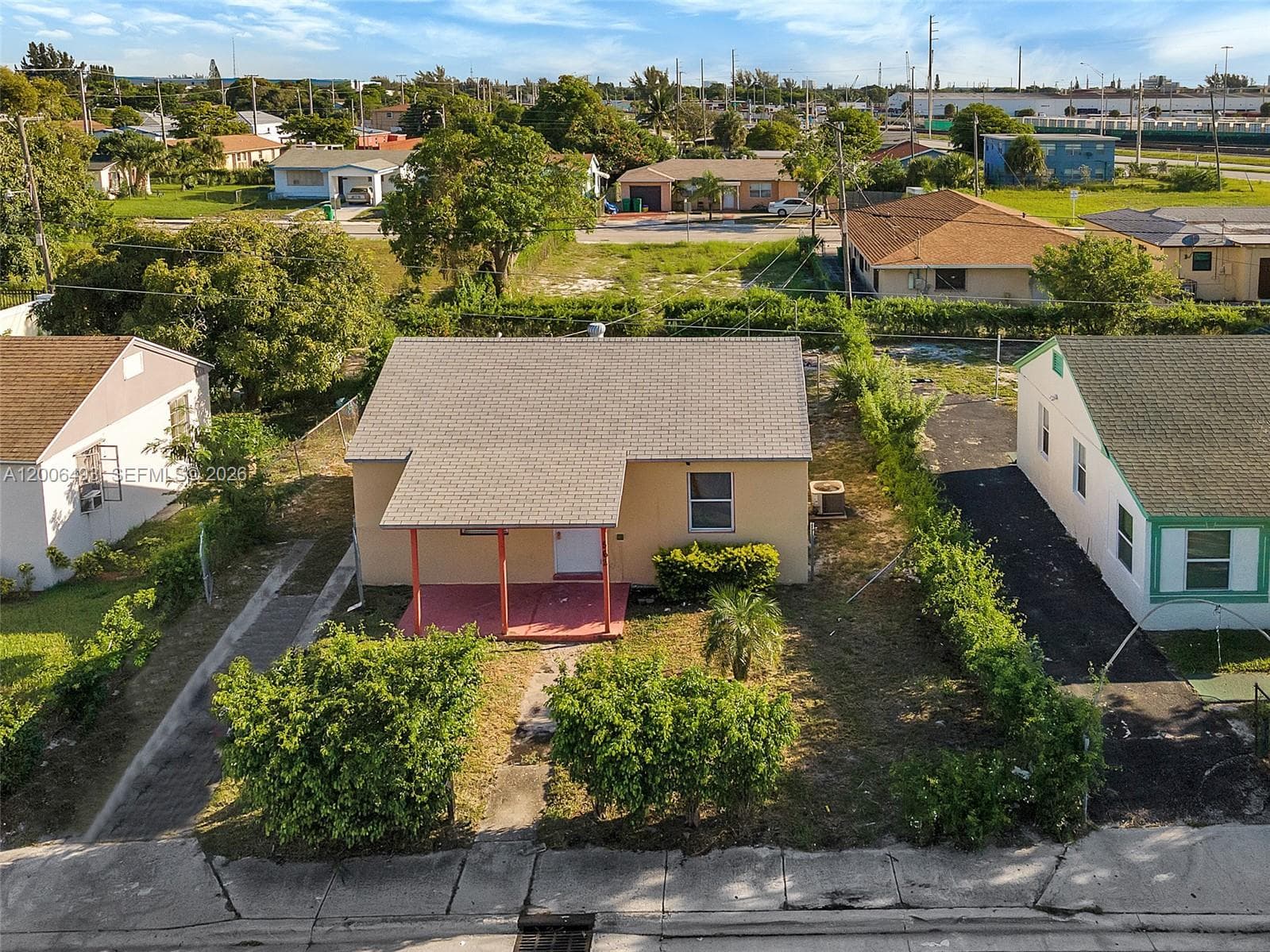 562 W 4th St, Riviera Beach, FL 33404 — zdjęcie 3