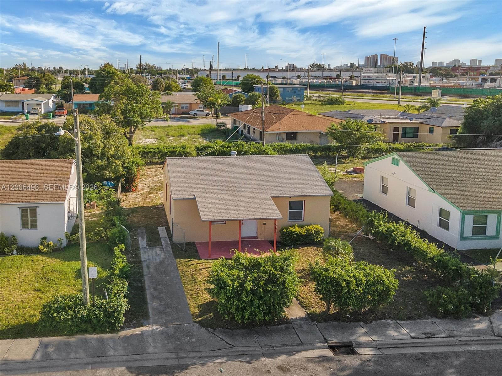 562 W 4th St, Riviera Beach, FL 33404 — zdjęcie 4