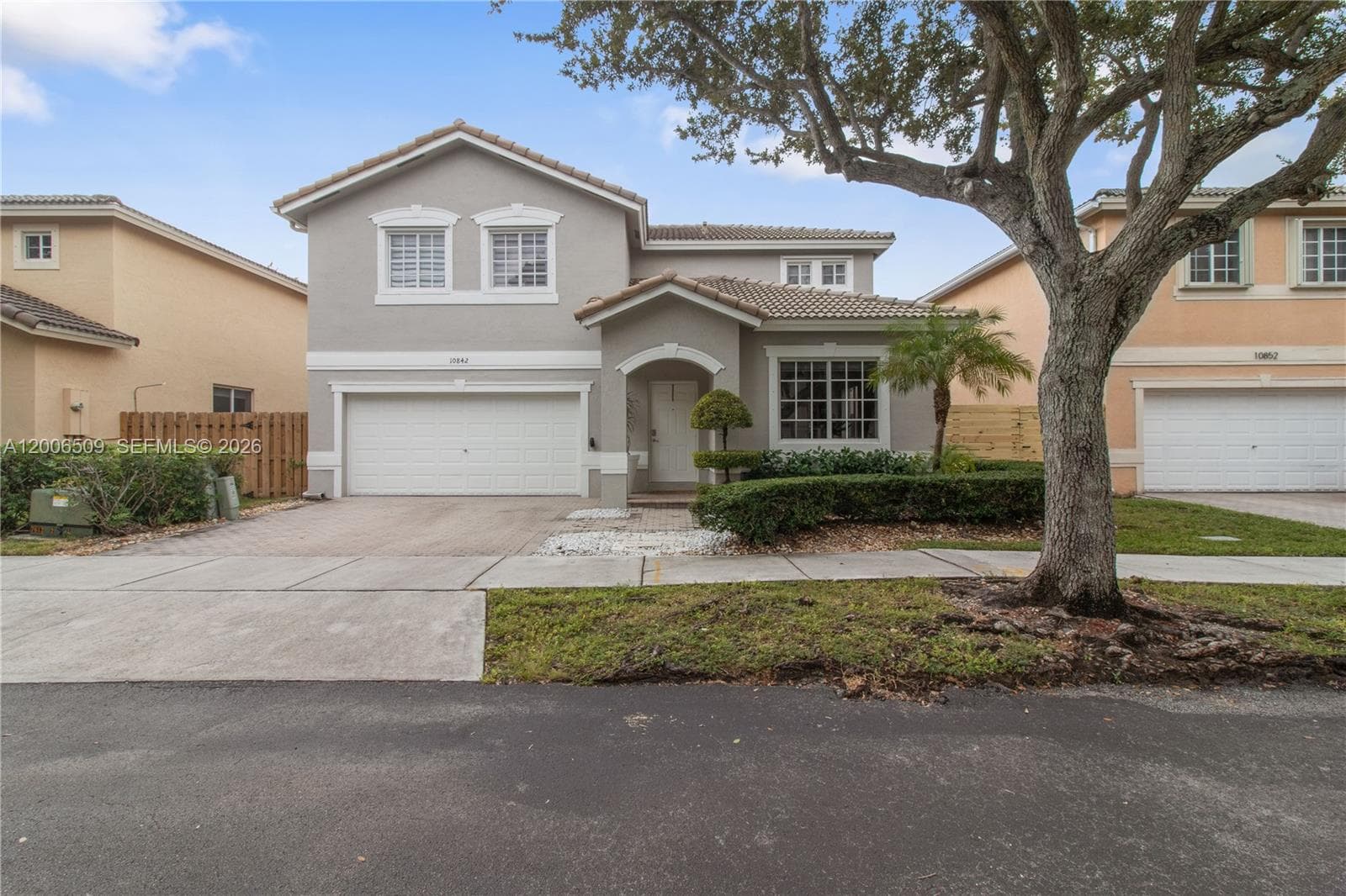 10842 NW 53rd Ln, Doral, FL 33178