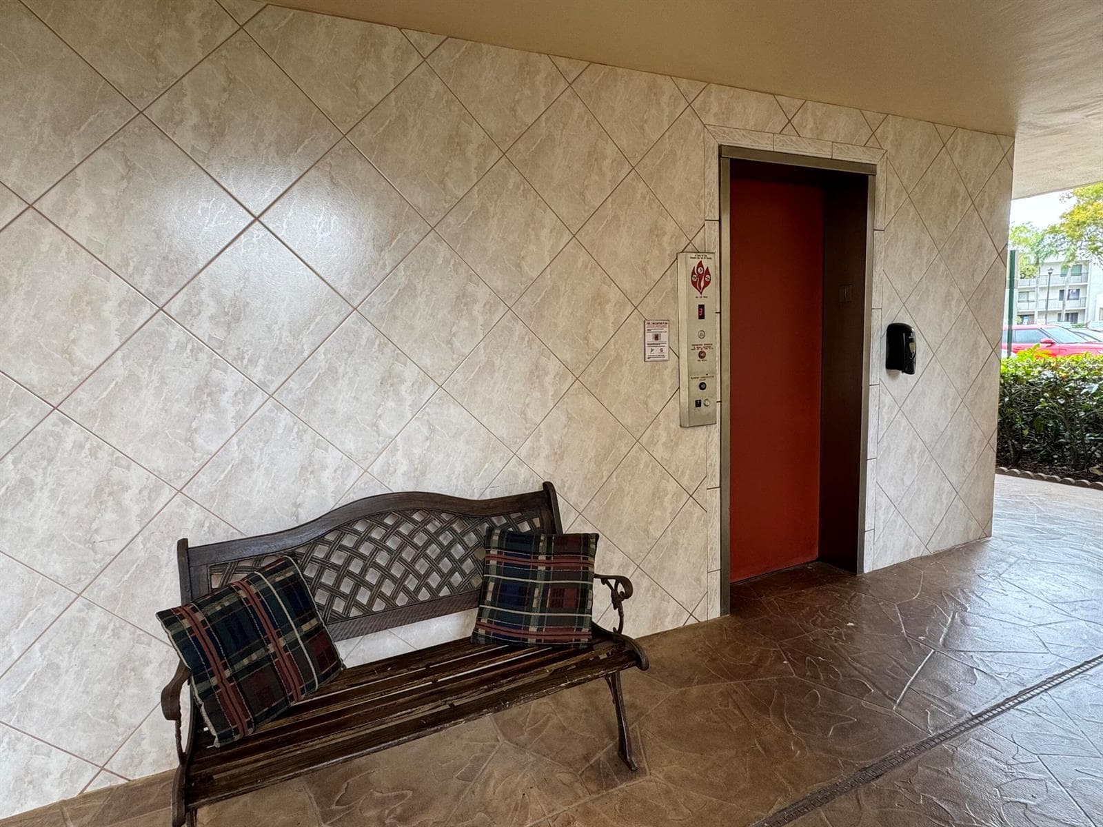 10641 W Clairmont Circle, Tamarac, FL 33321 — zdjęcie 3