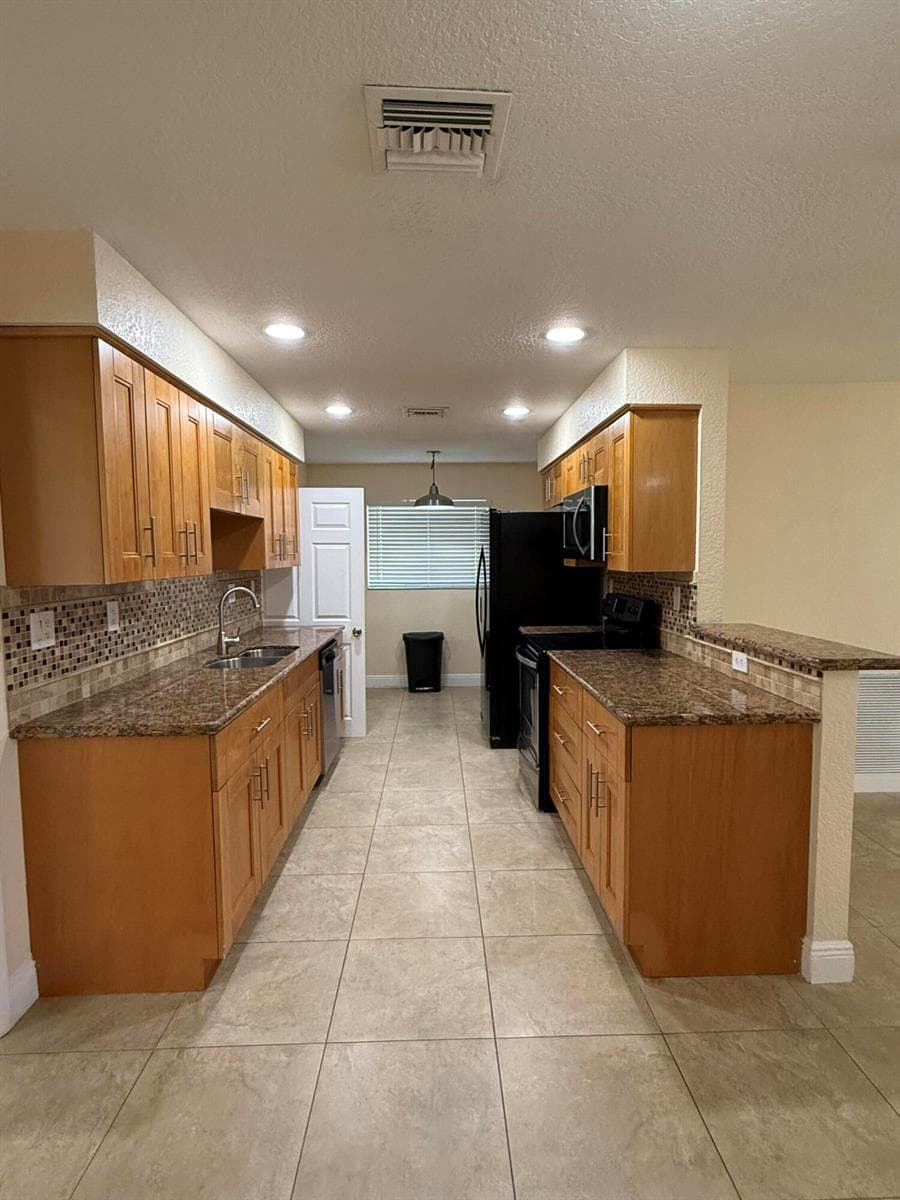 7302 NW 57th Court, Tamarac, FL 33321 — zdjęcie 3