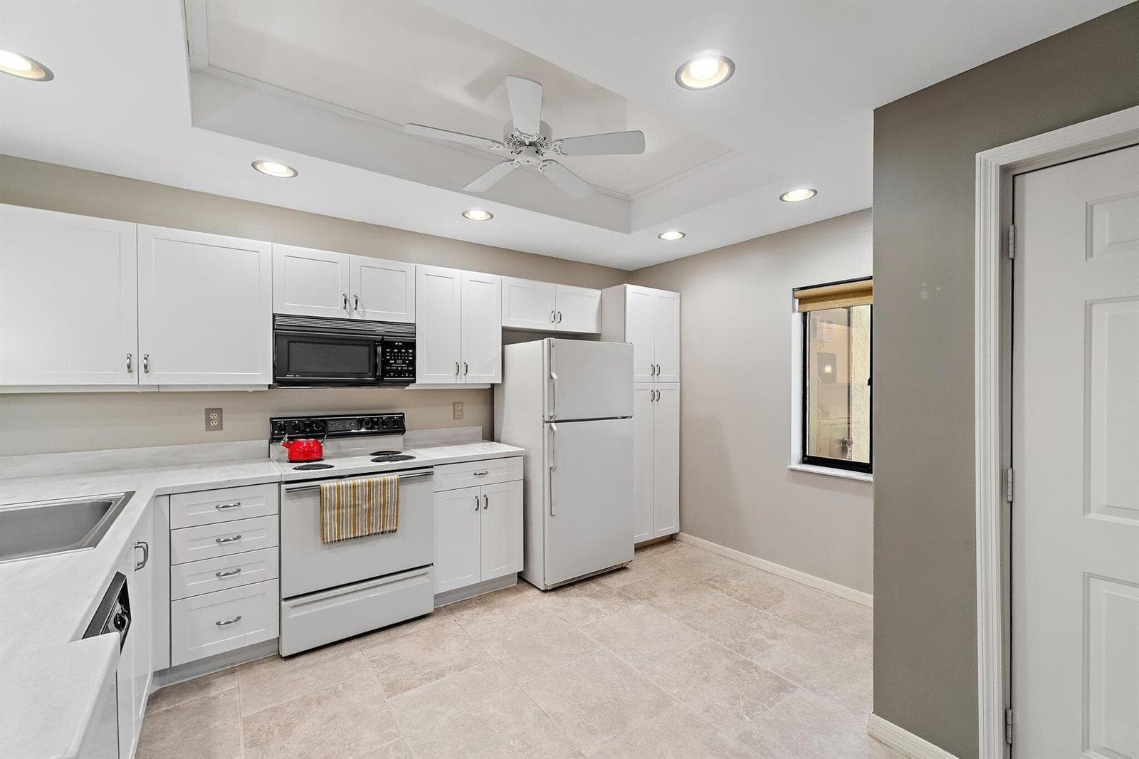 6503 SE Williamsburg Drive # 104, Hobe Sound, FL 33455 — zdjęcie 3