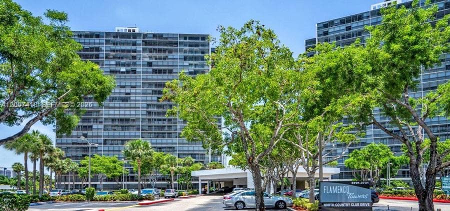 3701 N Country Club Dr # 607, Aventura, FL 33180