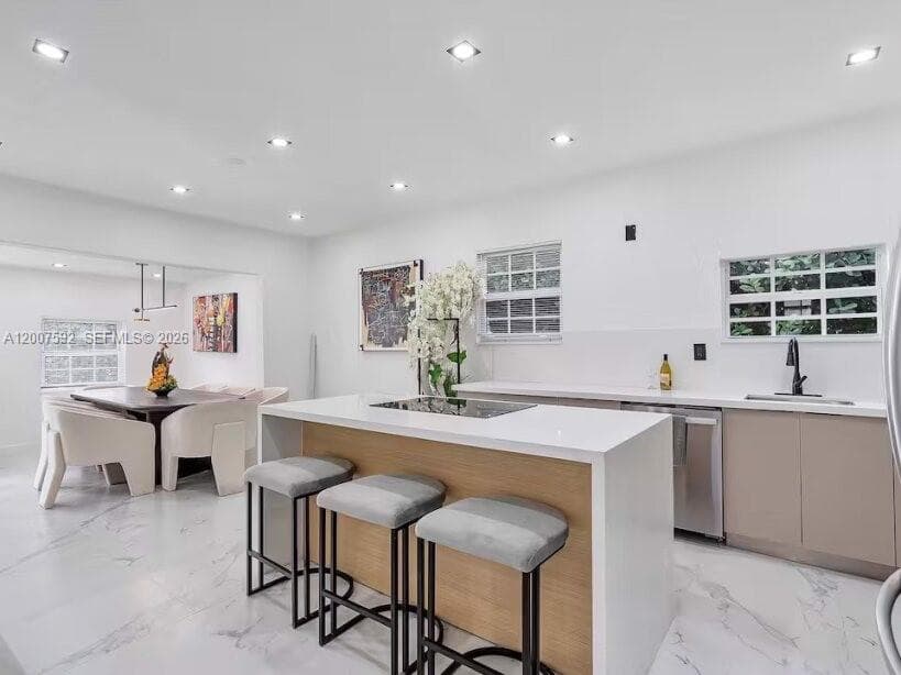 545 NW 52nd St, Miami, FL 33127 — zdjęcie 4