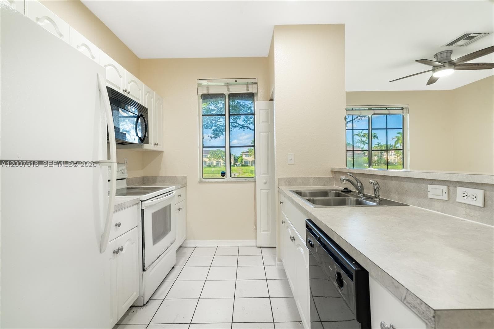 6051 SW 19th Pl, North Lauderdale, FL 33068 — zdjęcie 5