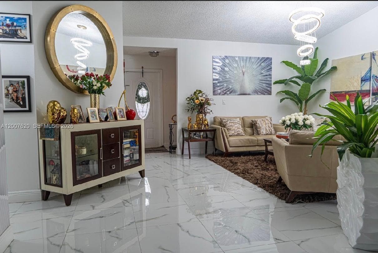 8419 NW 193rd Ln, Hialeah, FL 33015 — zdjęcie 4