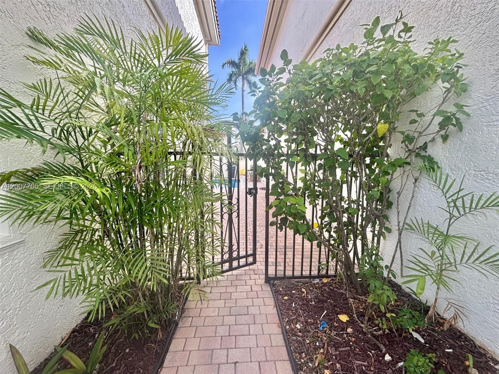 1141 Waterside Ln, Hollywood, FL 33019 — zdjęcie 5