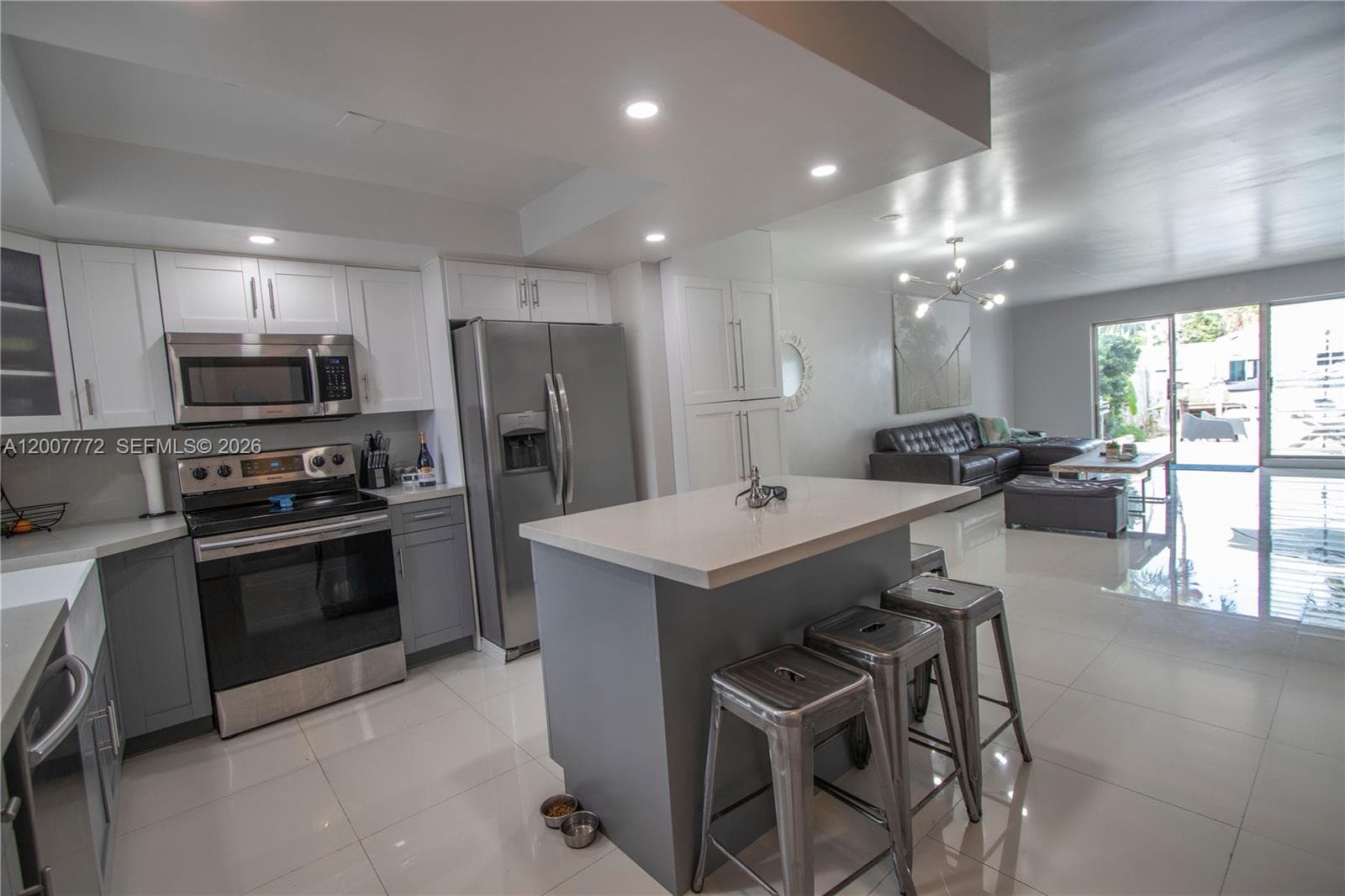 2117 NE 123rd St, North Miami, FL 33181 — zdjęcie 2