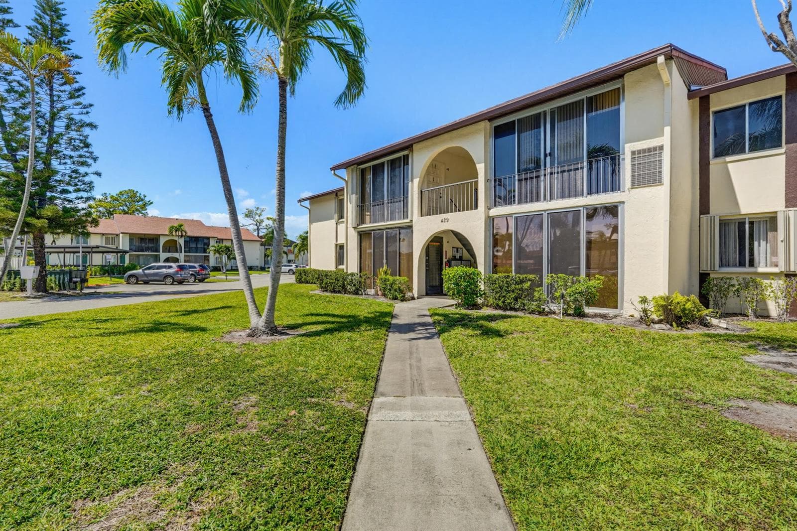 5760 Pine Wood Drive # D-1, FL 33463 — zdjęcie 2