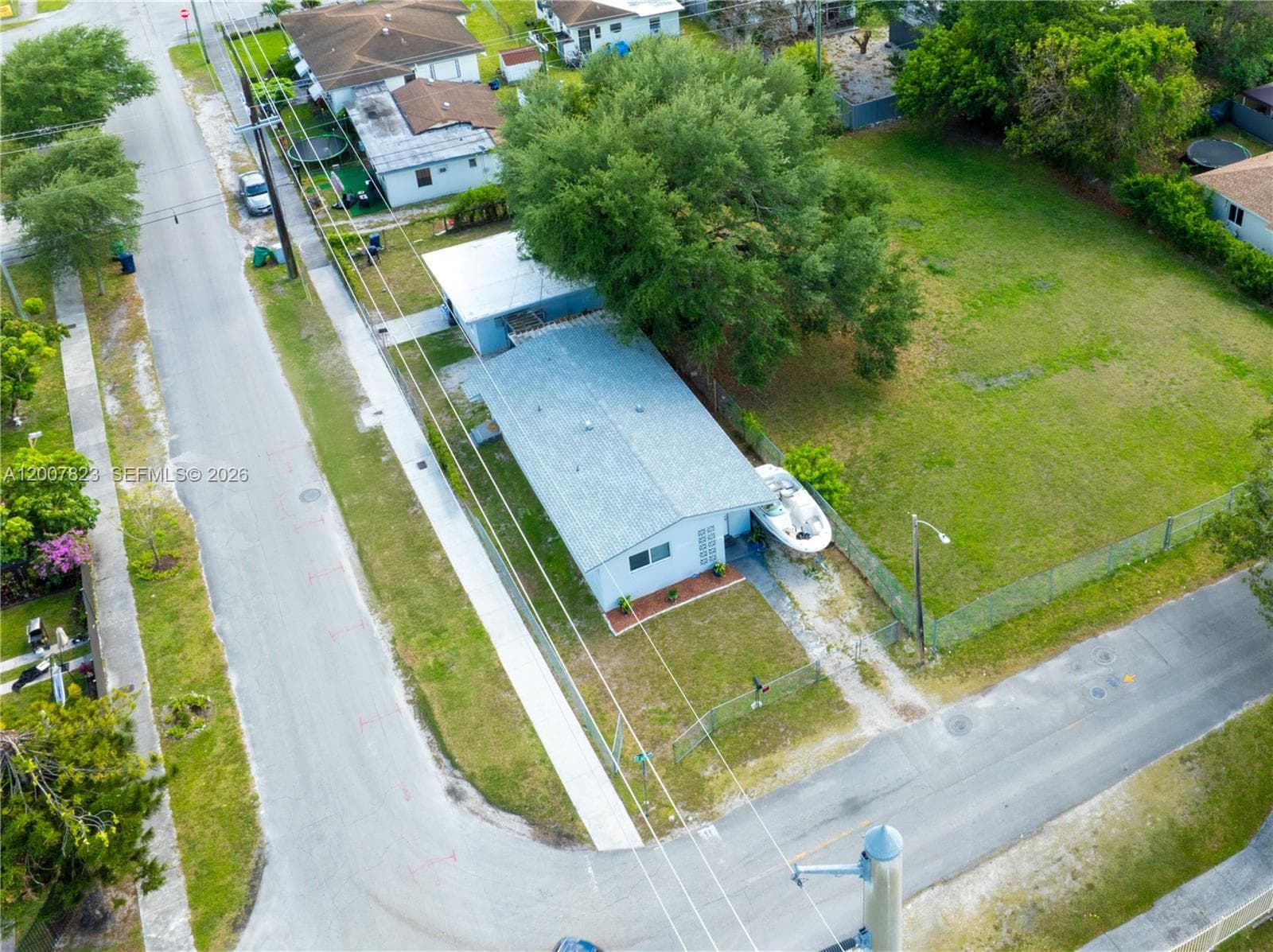 2406 NW 67th St, Miami, FL 33147 — zdjęcie 2