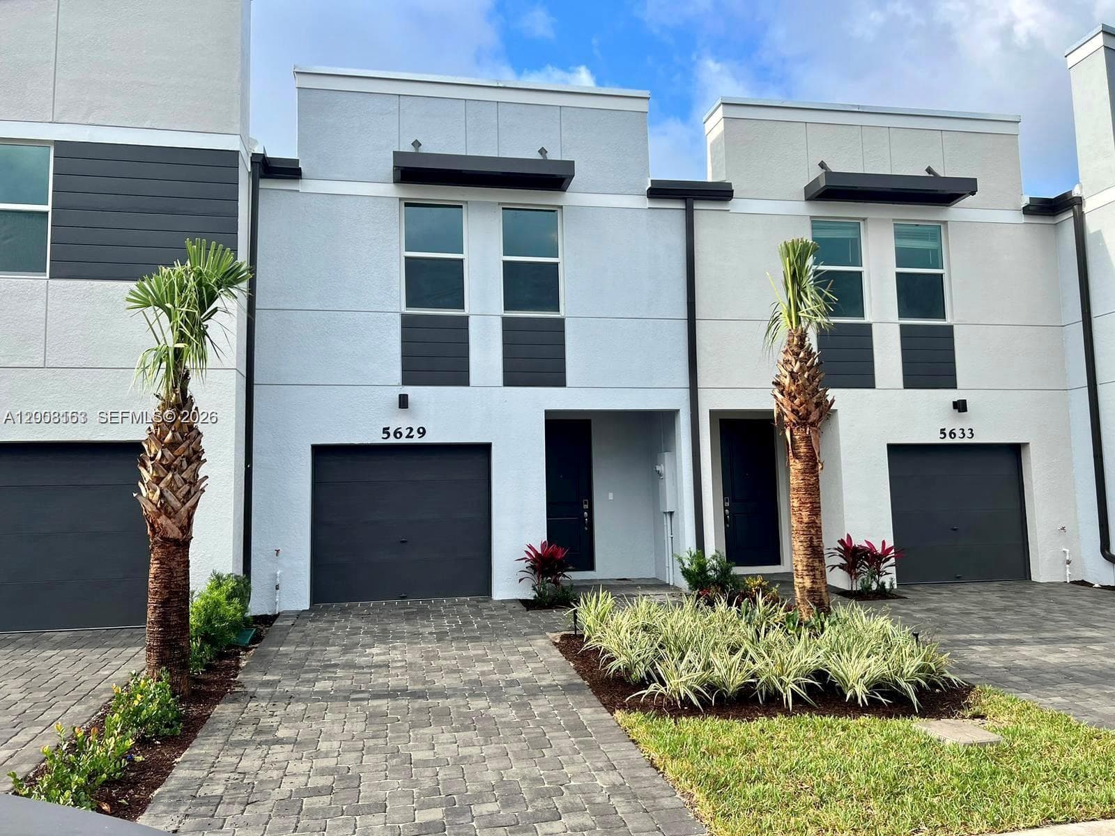 5629 Mentmore Dr, Mangonia Park, FL 33407