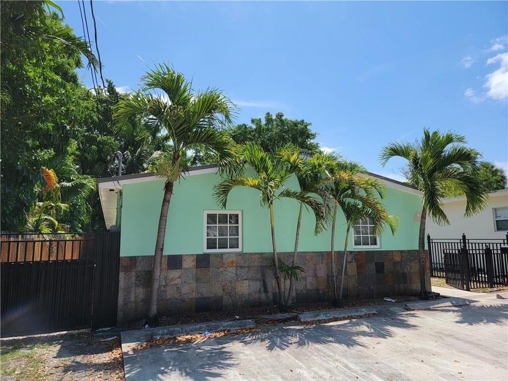 1010 NW 3rd Avenue, Hallandale Beach, FL 33009 — zdjęcie 2