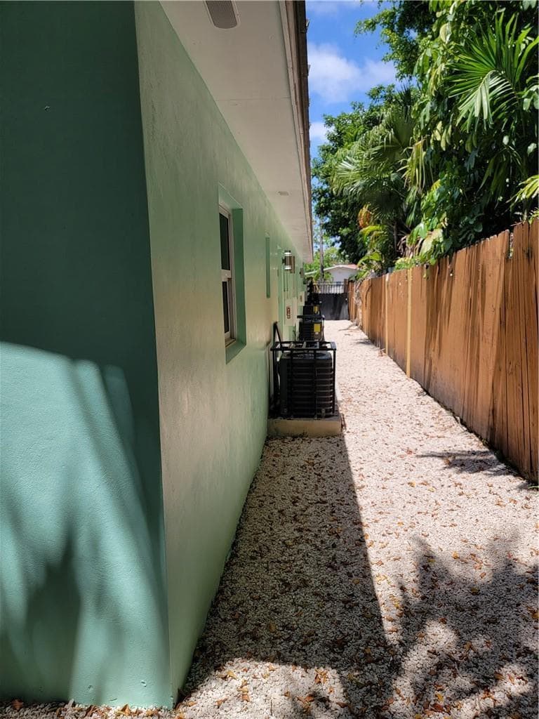 1010 NW 3rd Avenue, Hallandale Beach, FL 33009 — zdjęcie 5
