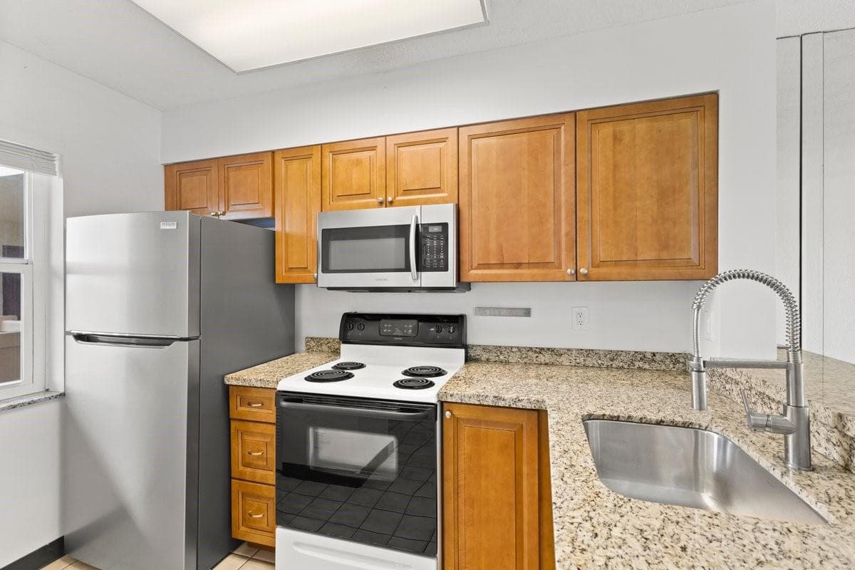 2106 S Cypress Bend Drive # 506, Pompano Beach, FL 33069 — zdjęcie 4