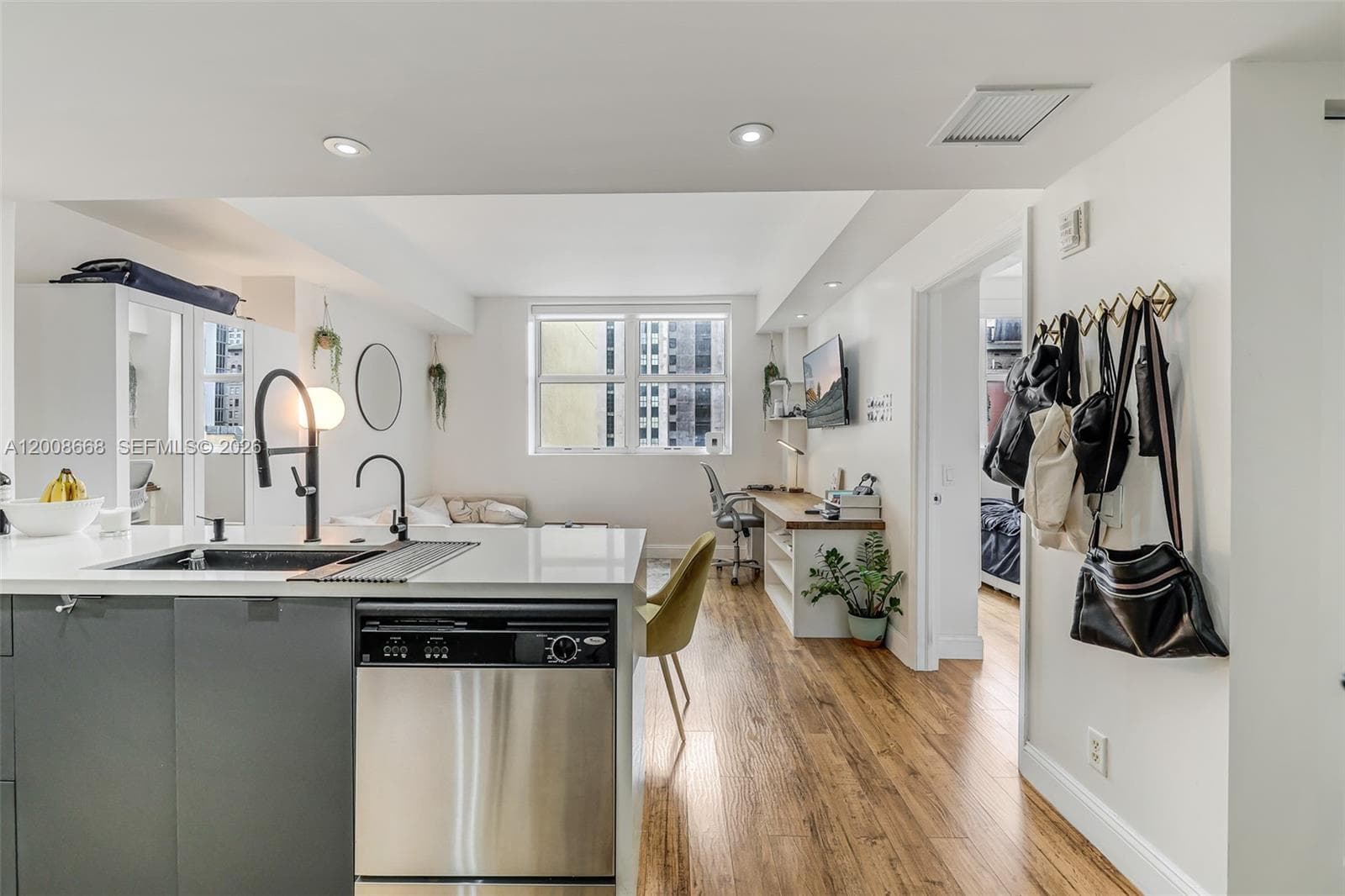 111 E Flagler St # 708, Miami, FL 33131 — zdjęcie 4