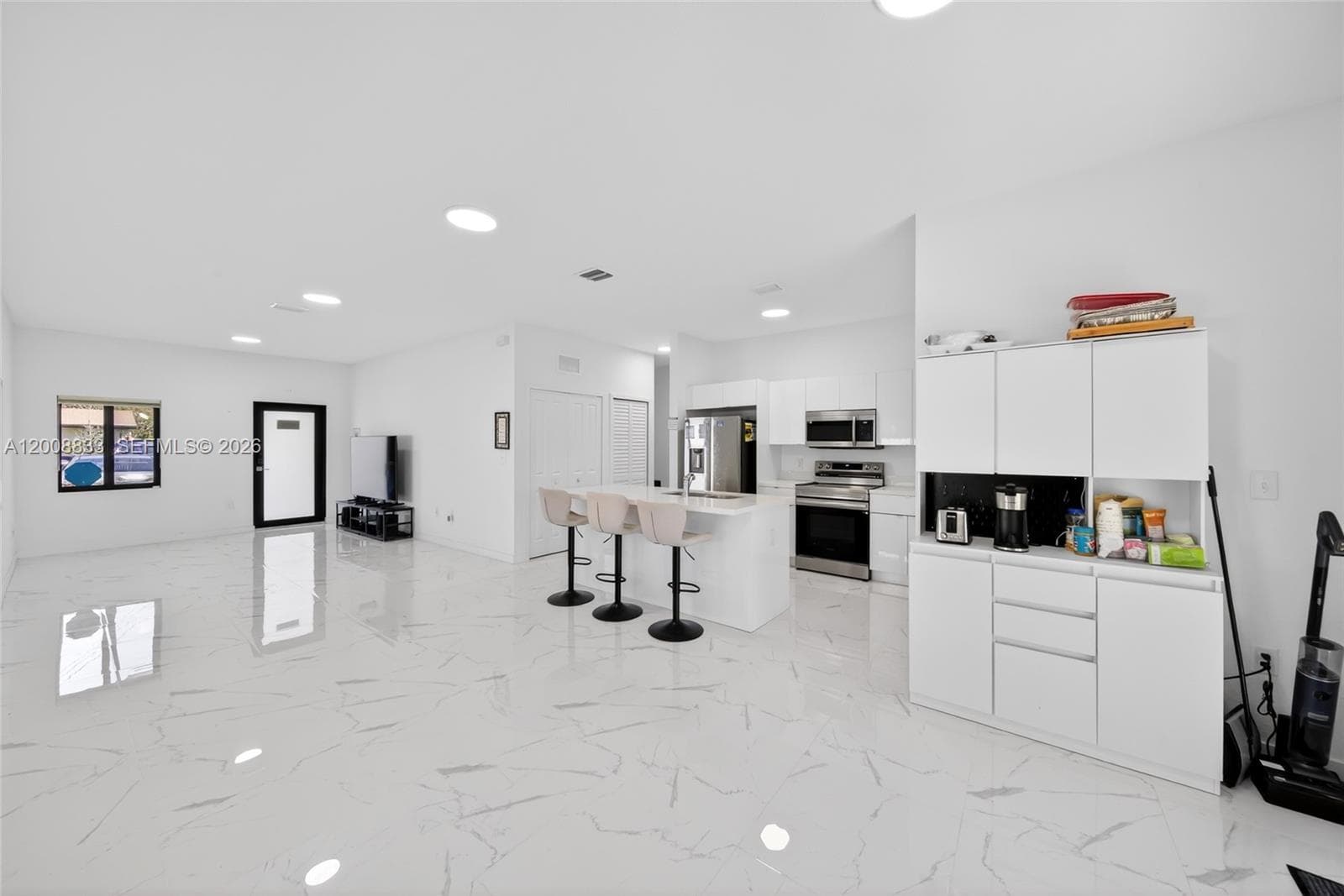 1864 NW 84th St, Miami, FL 33147 — zdjęcie 3