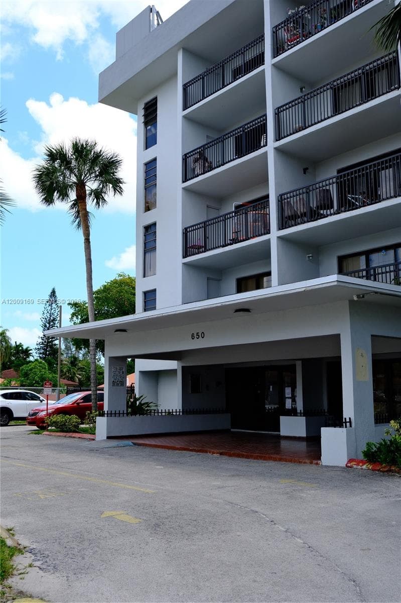 650 NE 149th St # 505F, Miami, FL 33161