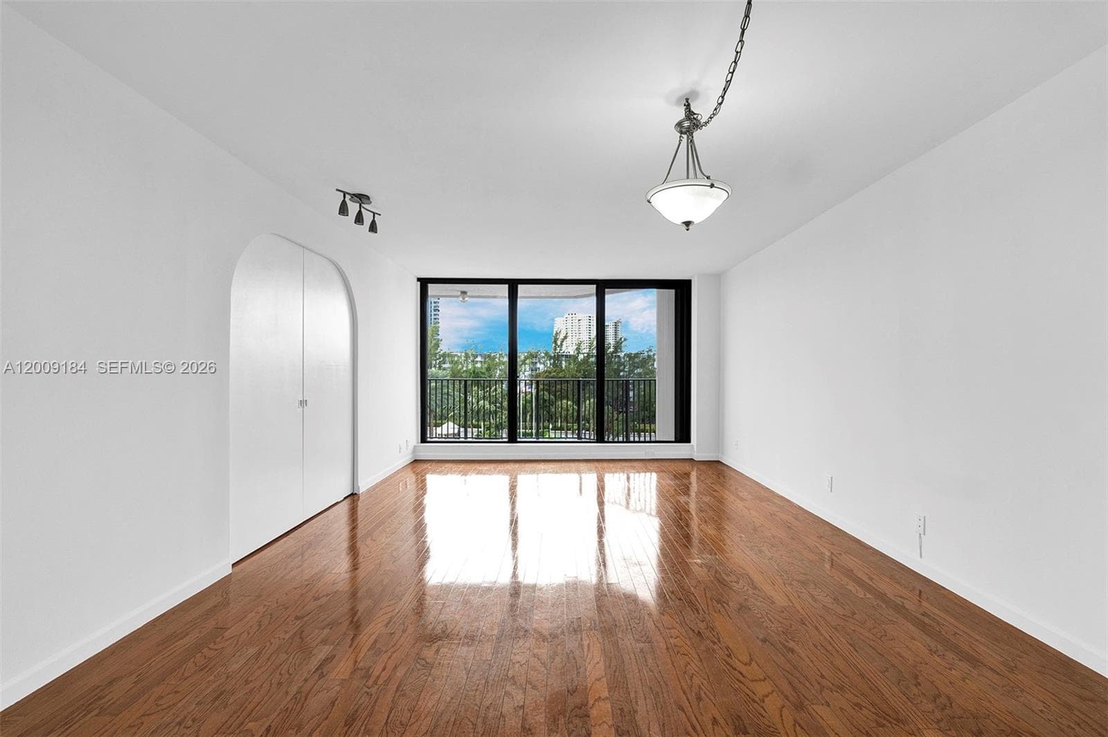 300 Three Islands Blvd # 305, Hallandale Beach, FL 33009 — zdjęcie 2