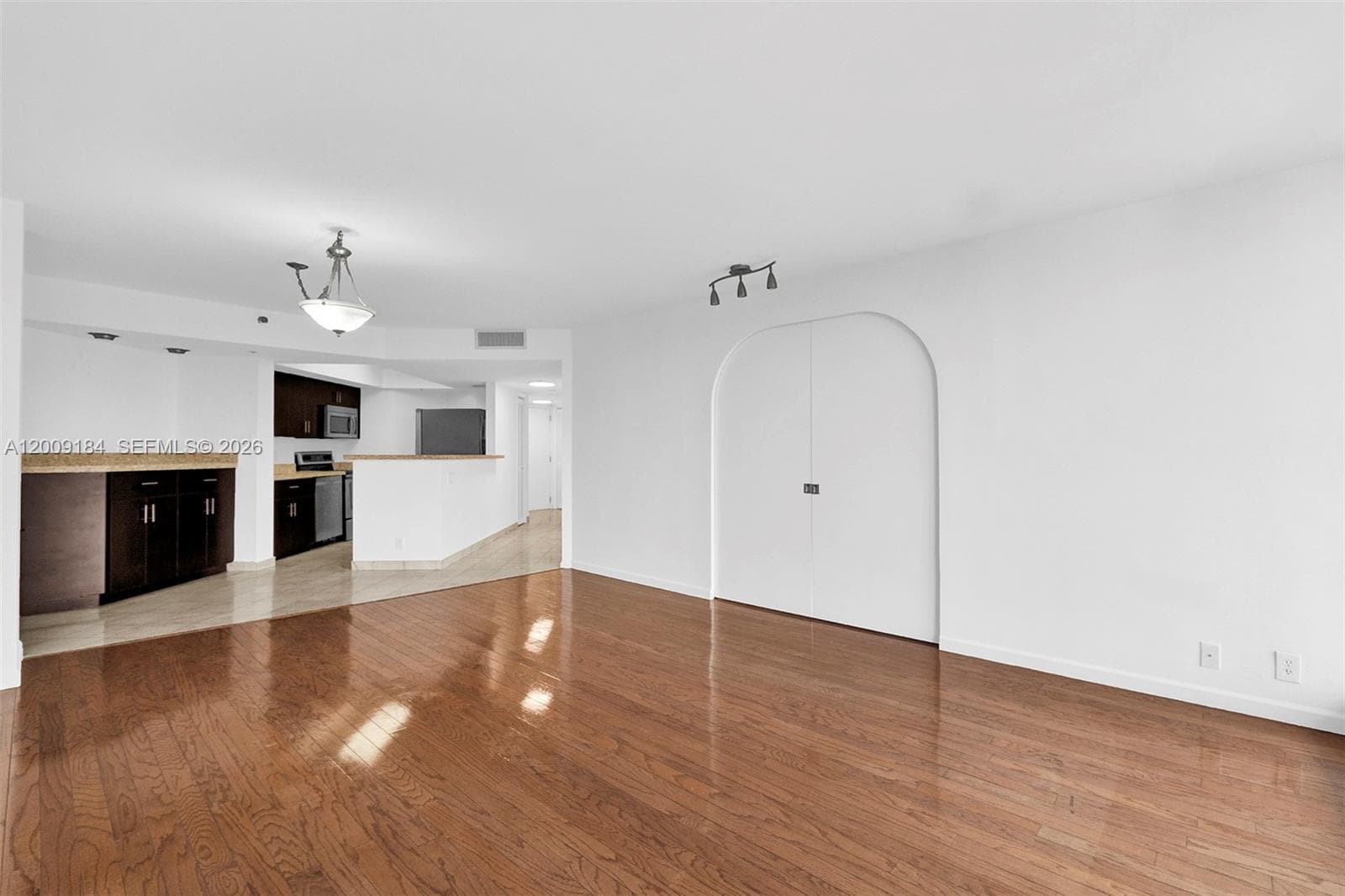 300 Three Islands Blvd # 305, Hallandale Beach, FL 33009 — zdjęcie 3