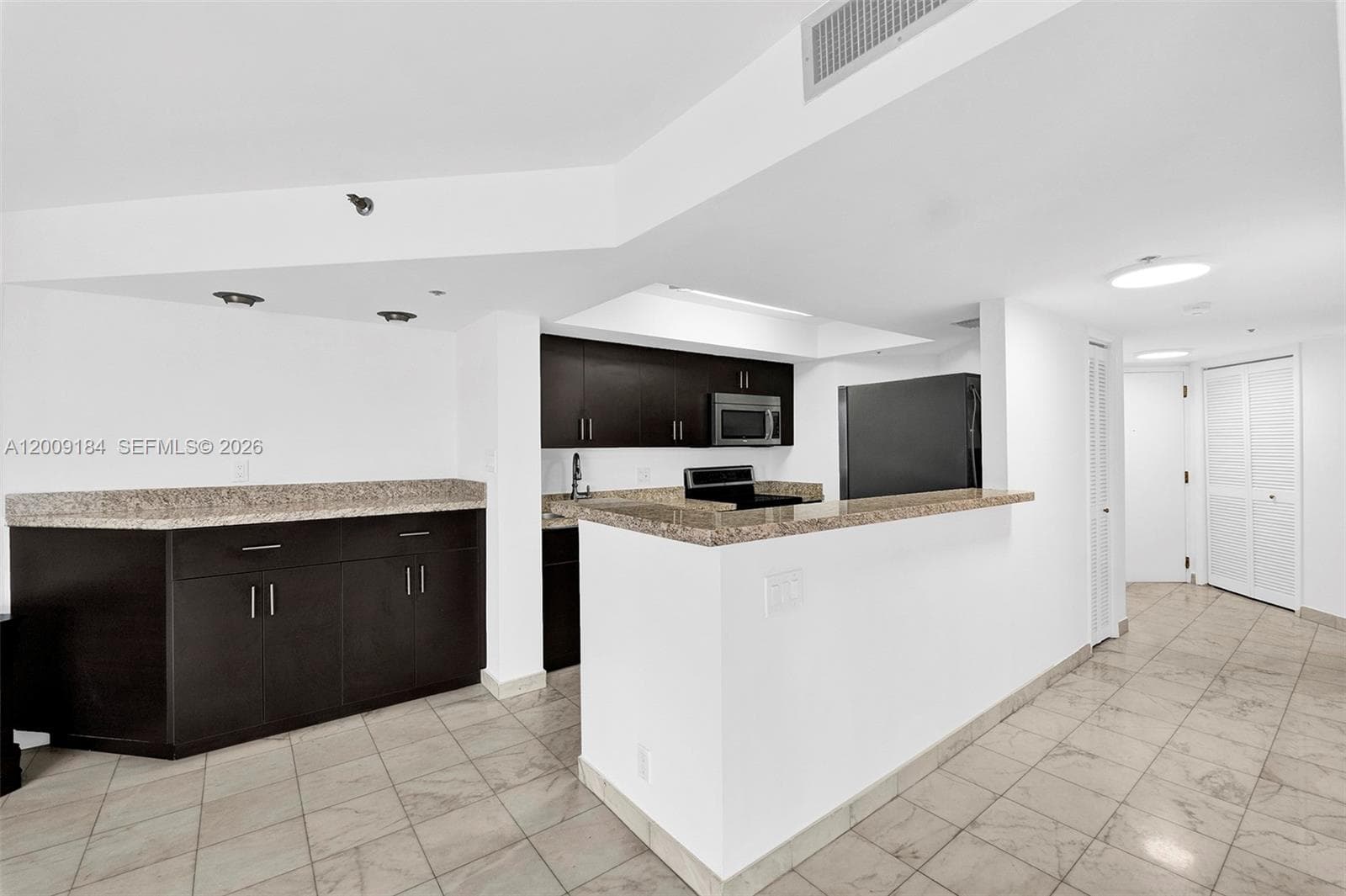 300 Three Islands Blvd # 305, Hallandale Beach, FL 33009 — zdjęcie 5