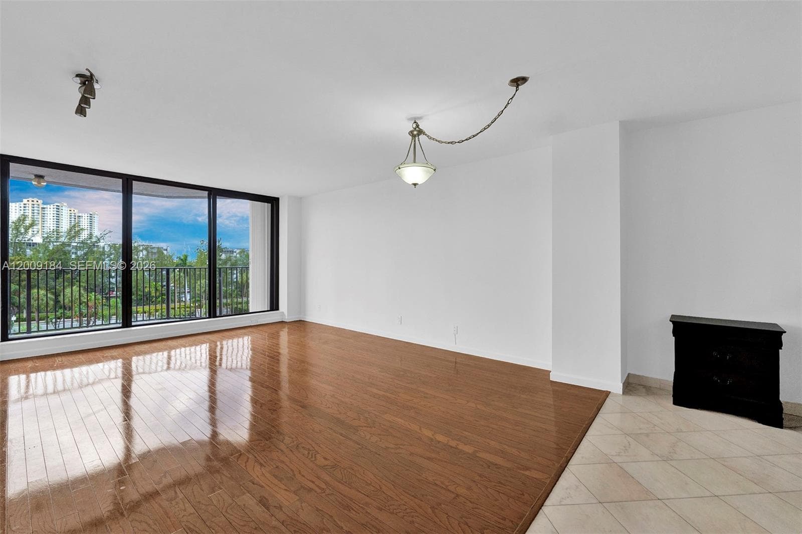 300 Three Islands Blvd # 305, Hallandale Beach, FL 33009 — zdjęcie 4