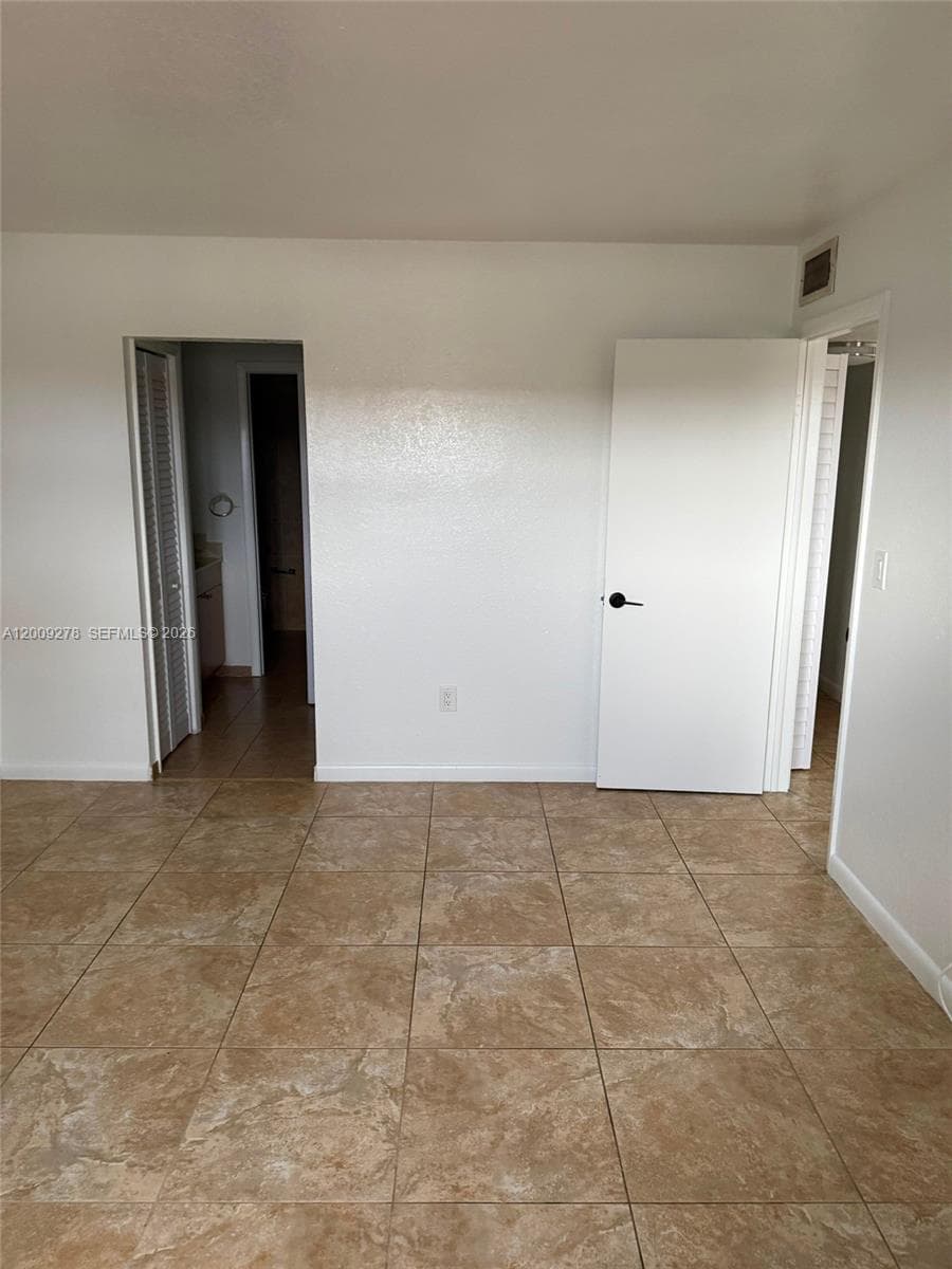 8425 NW 8th St # 306, Miami, FL 33126 — zdjęcie 4