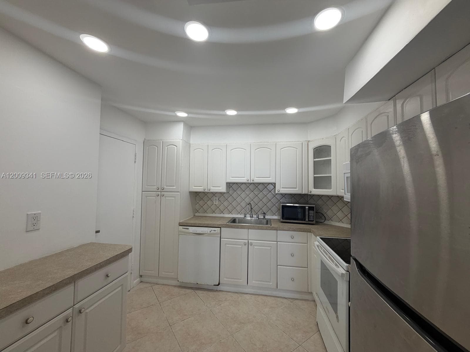 300 Bayview Dr # 915, Sunny Isles Beach, FL 33160 — zdjęcie 3