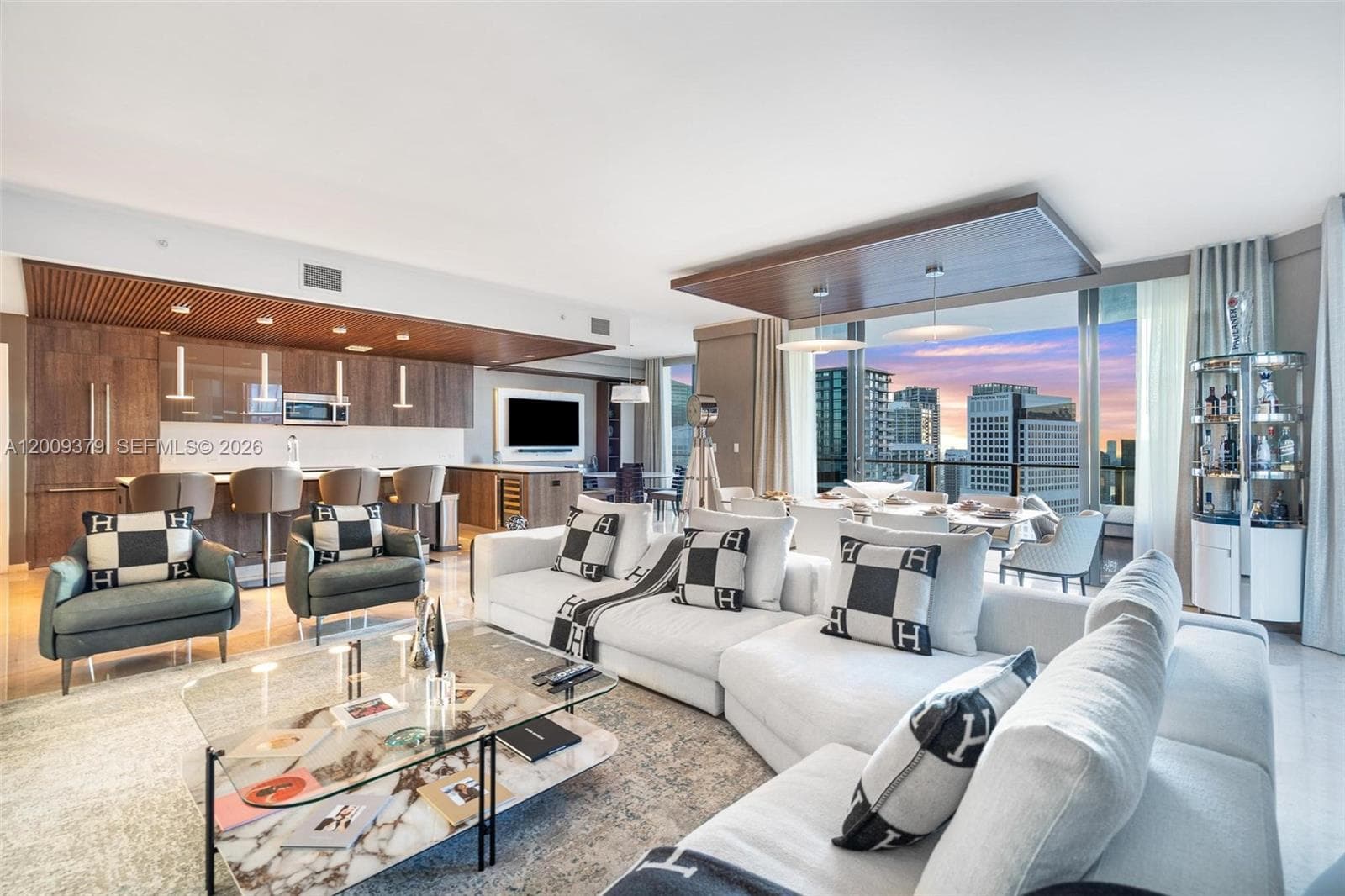 88 SW 7th St # 3801, Miami, FL 33130