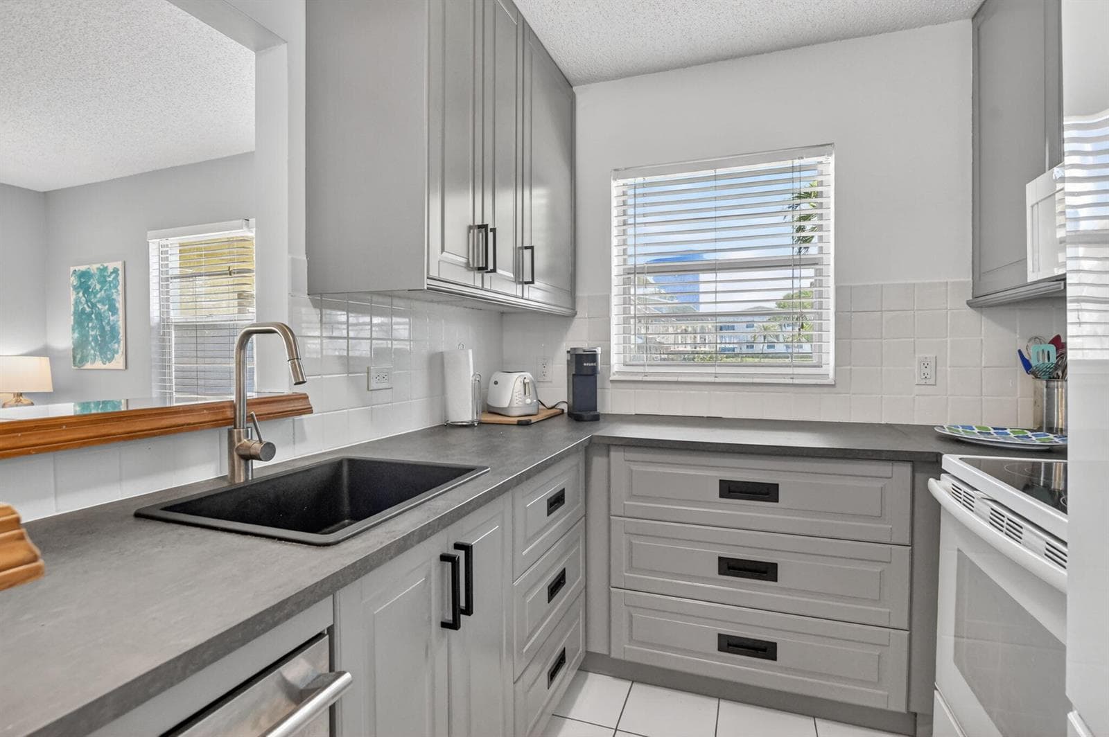 492 W Tilford, Deerfield Beach, FL 33442 — zdjęcie 2