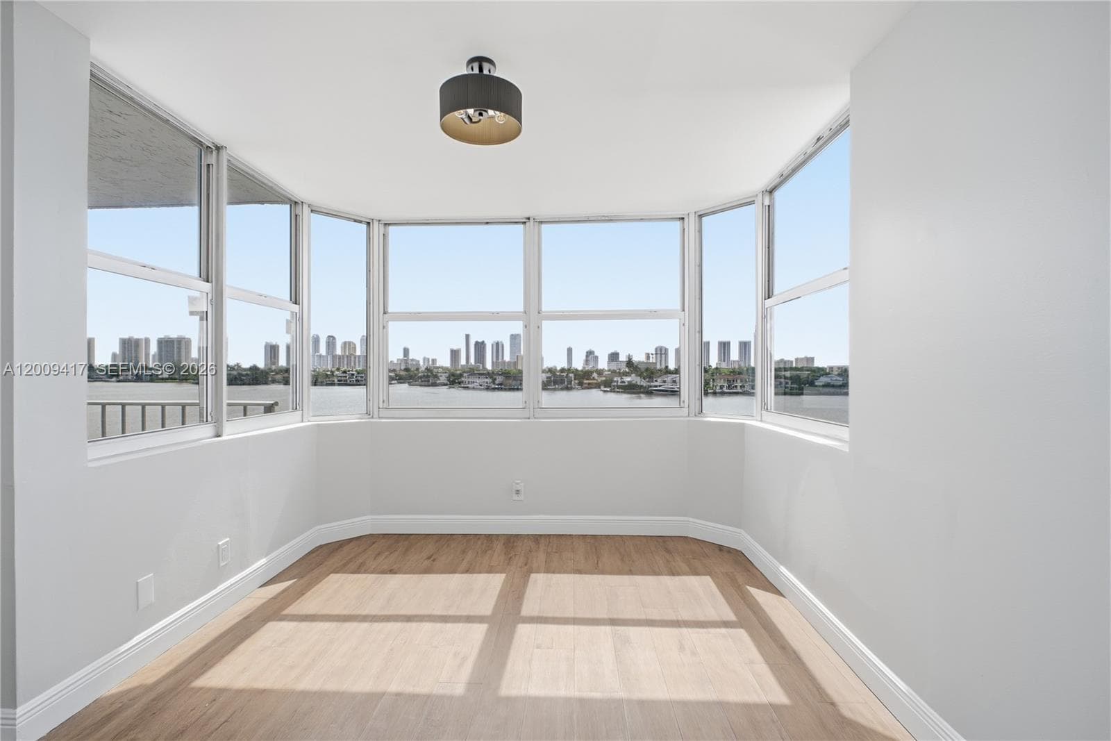 16570 NE 26th Ave # 5A, North Miami Beach, FL 33160 — zdjęcie 4