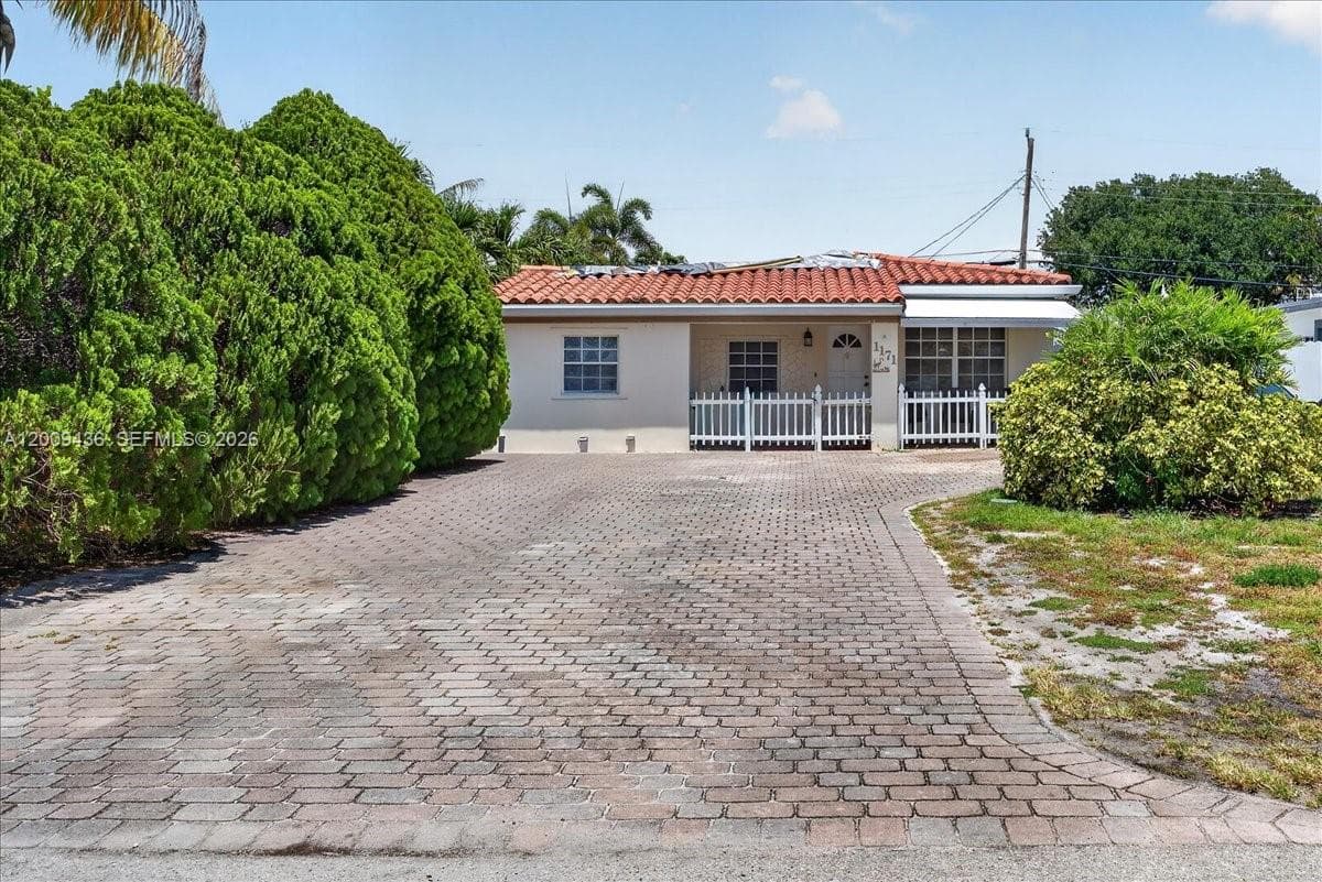 1171 NE 182nd St, North Miami Beach, FL 33162 — zdjęcie 2