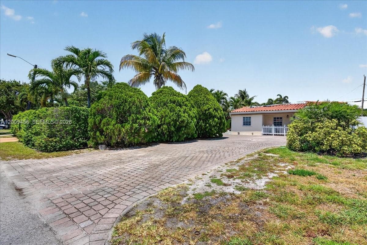 1171 NE 182nd St, North Miami Beach, FL 33162 — zdjęcie 3