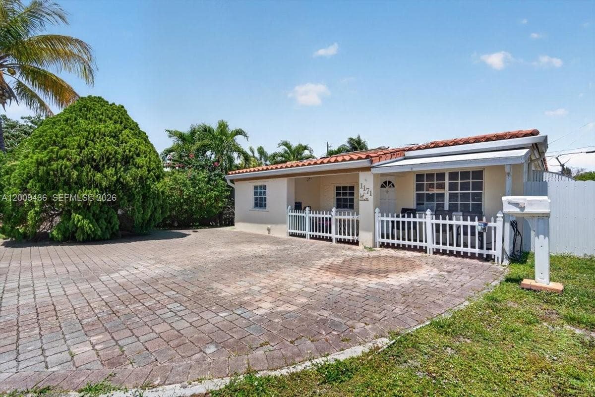 1171 NE 182nd St, North Miami Beach, FL 33162 — zdjęcie 4