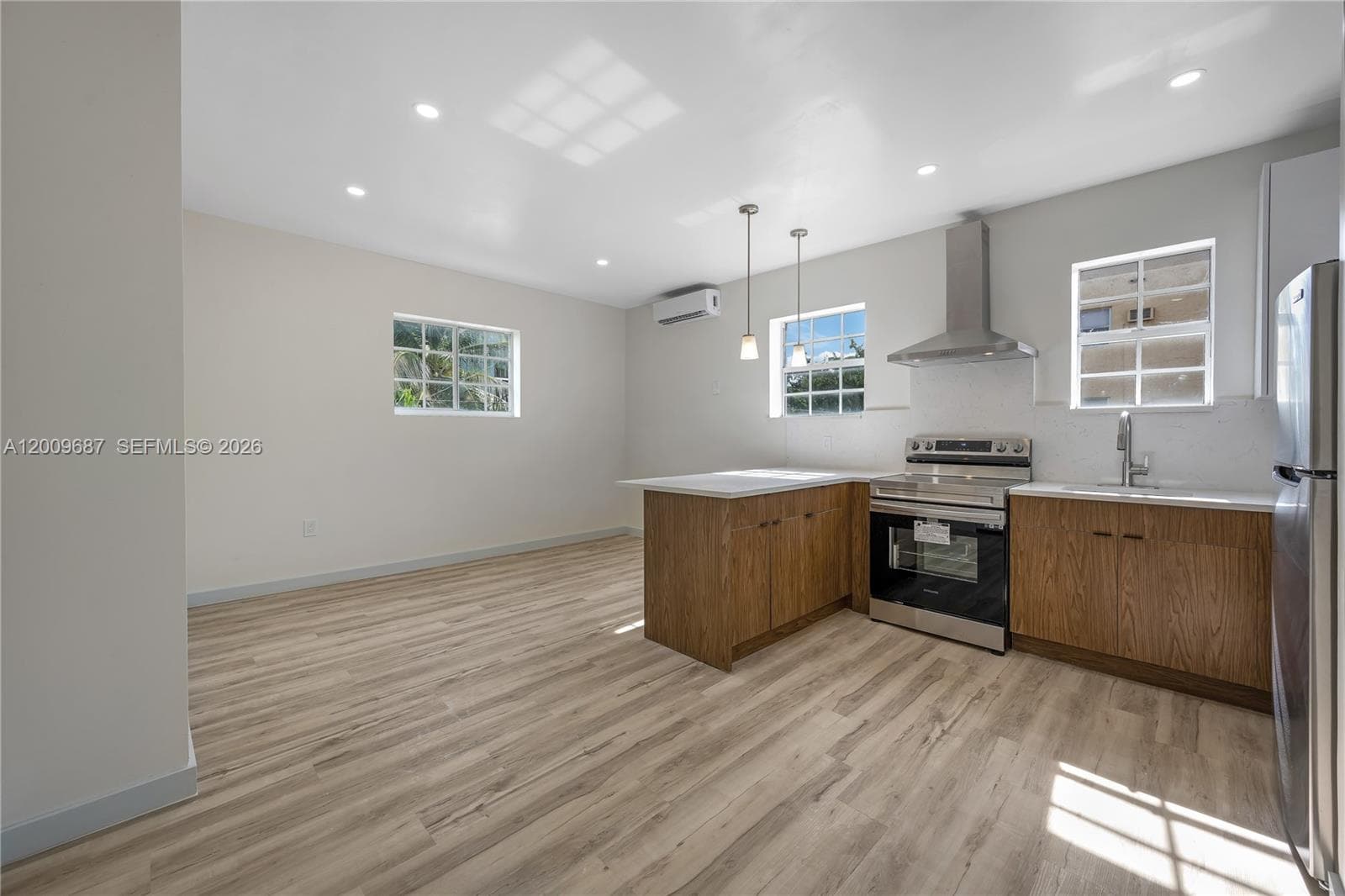 1132 NW 3rd St, Miami, FL 33128 — zdjęcie 4