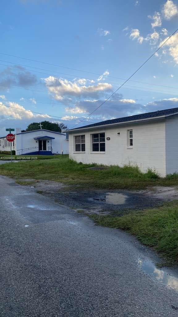 1001 N 16th Ct, Fort Pierce, FL 34950
