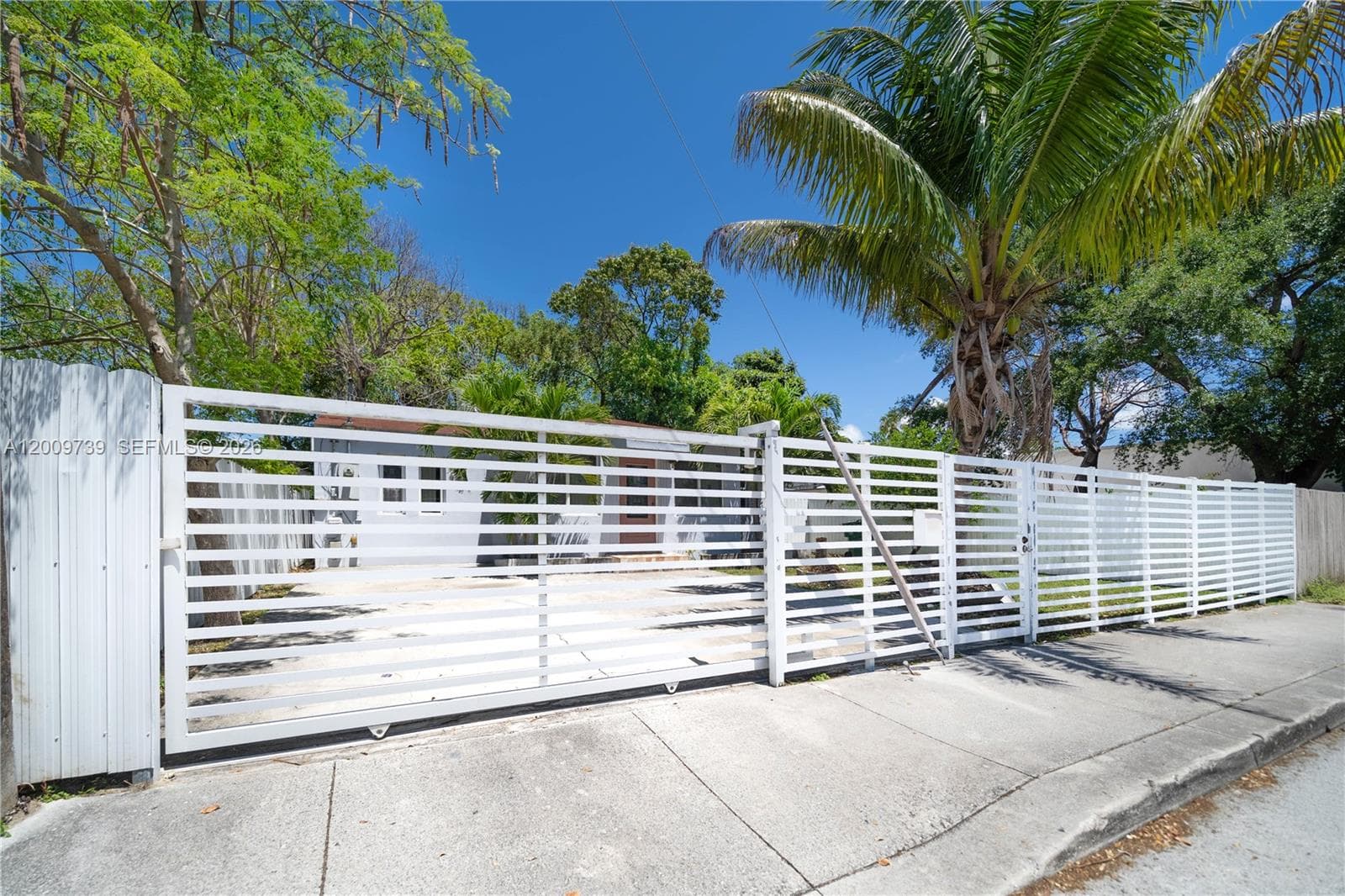 235 NW 59th St, Miami, FL 33127 — zdjęcie 3