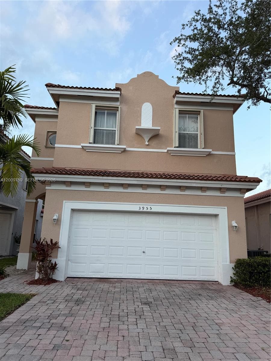 3955 NE 13th Dr, Homestead, FL 33033