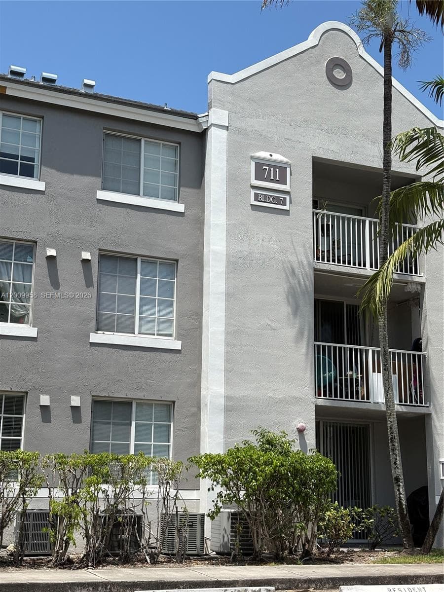 711 SW 111th Way # 202, Pembroke Pines, FL 33025 — zdjęcie 2