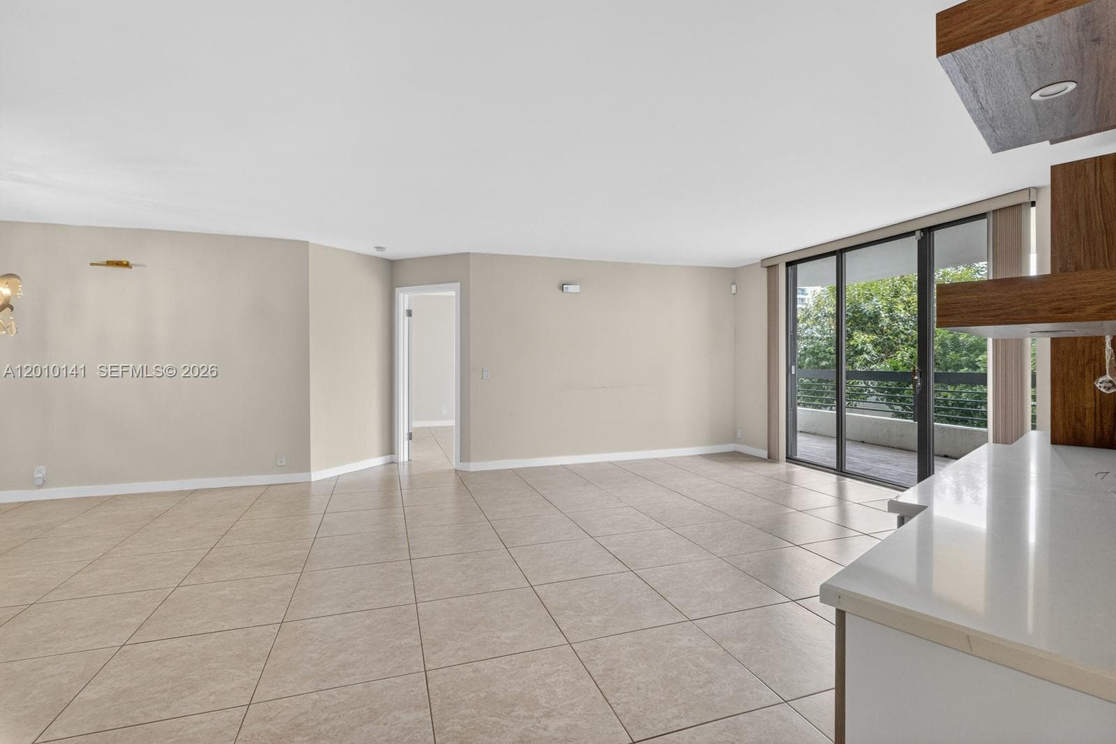 3500 Mystic Pointe Dr # 302, Aventura, FL 33180 — zdjęcie 2