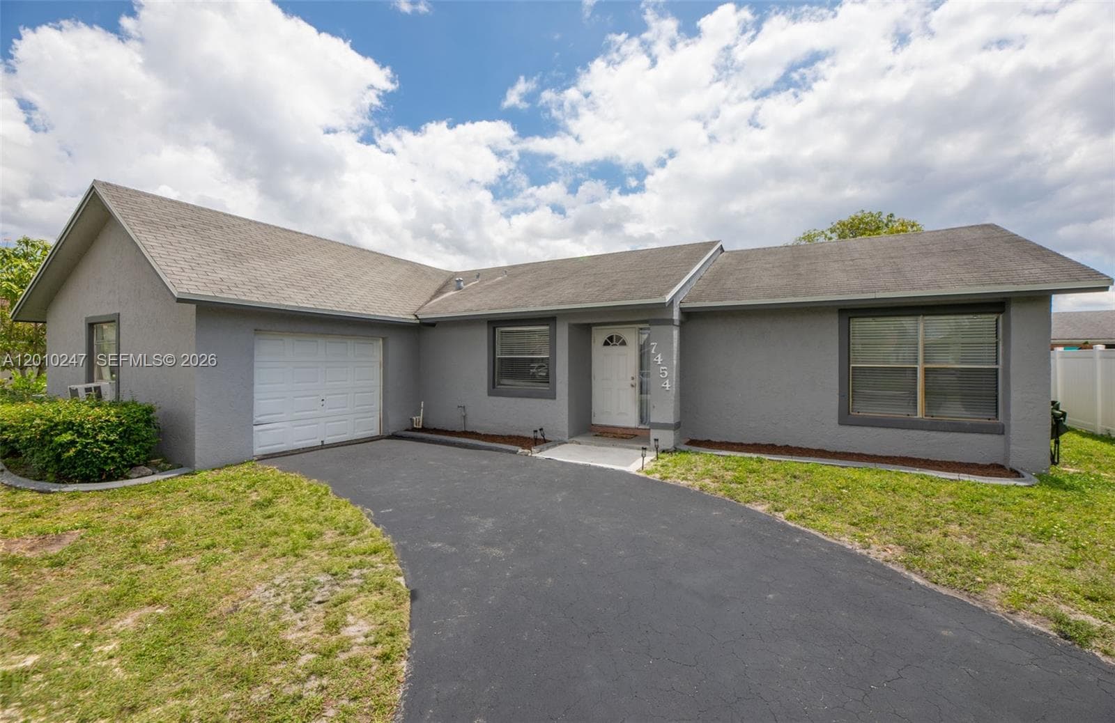 7454 NW 48th Pl, Lauderhill, FL 33319