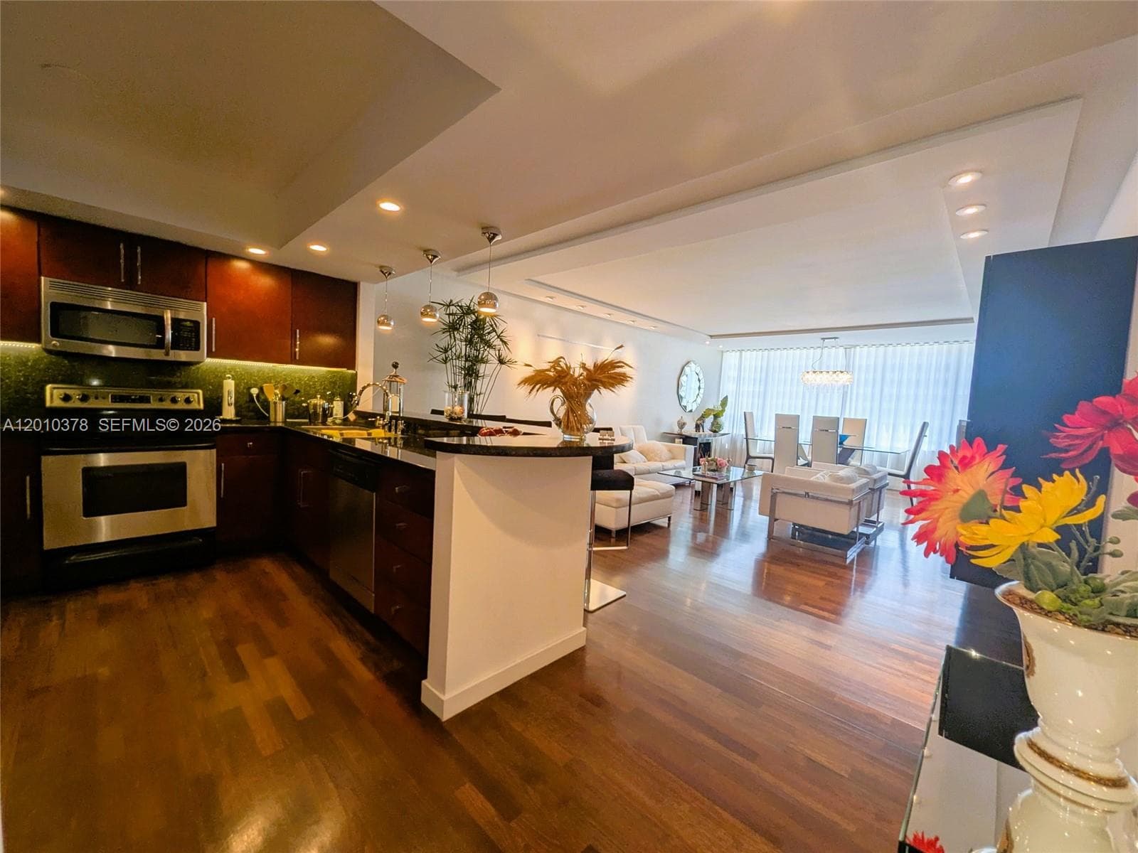 5600 Collins — zdjęcie 4