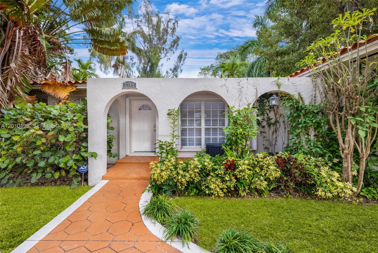 7711 Coquina Dr, North Bay Village, FL 33141 — zdjęcie 2