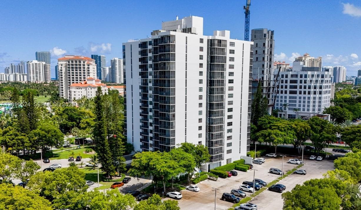 20100 W Country Club Dr # 504, Aventura, FL 33180