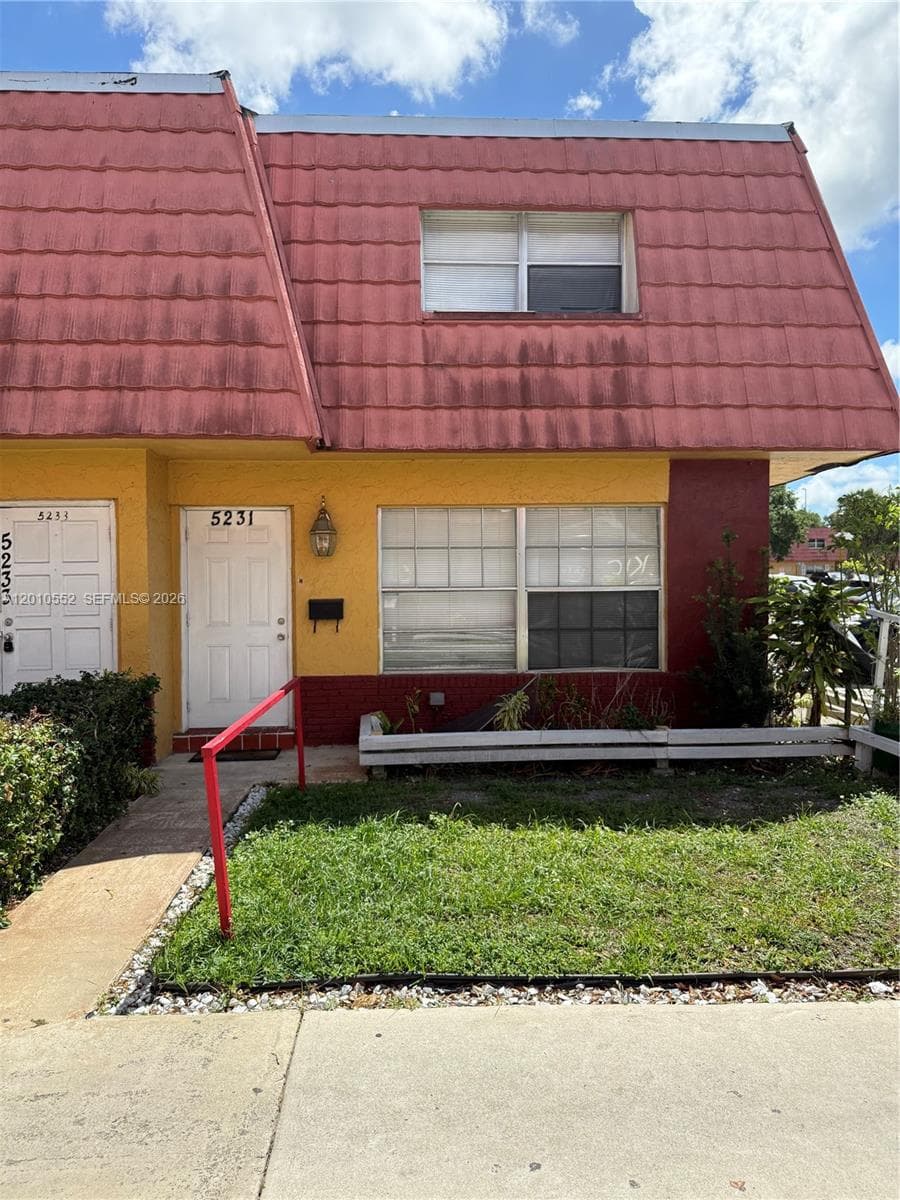 5231 NW 27th St # 8A, Lauderhill, FL 33313