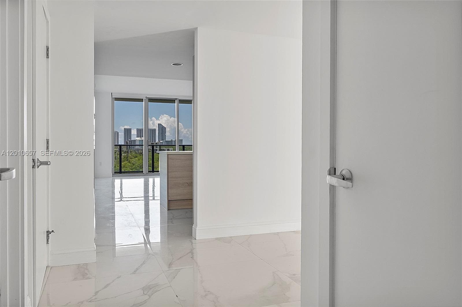 16385 Biscayne Blvd # 717, North Miami Beach, FL 33160 — zdjęcie 2
