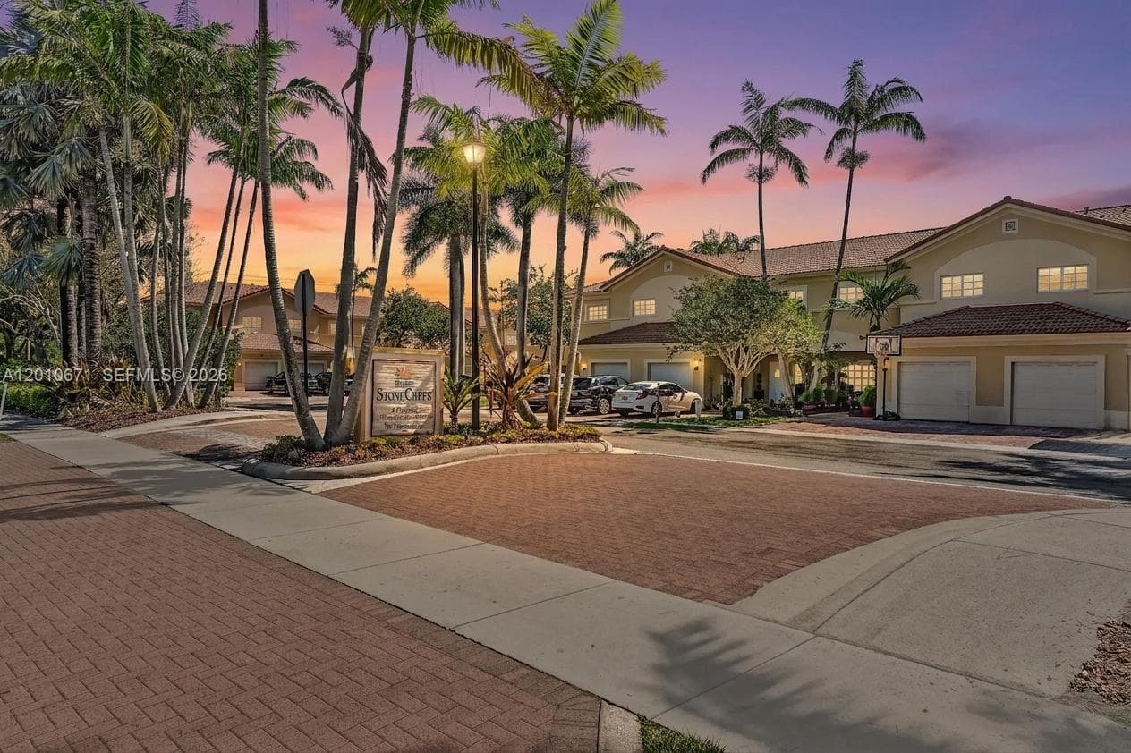 7659 N Stonecreek Cir, Davie, FL 33024 — zdjęcie 2