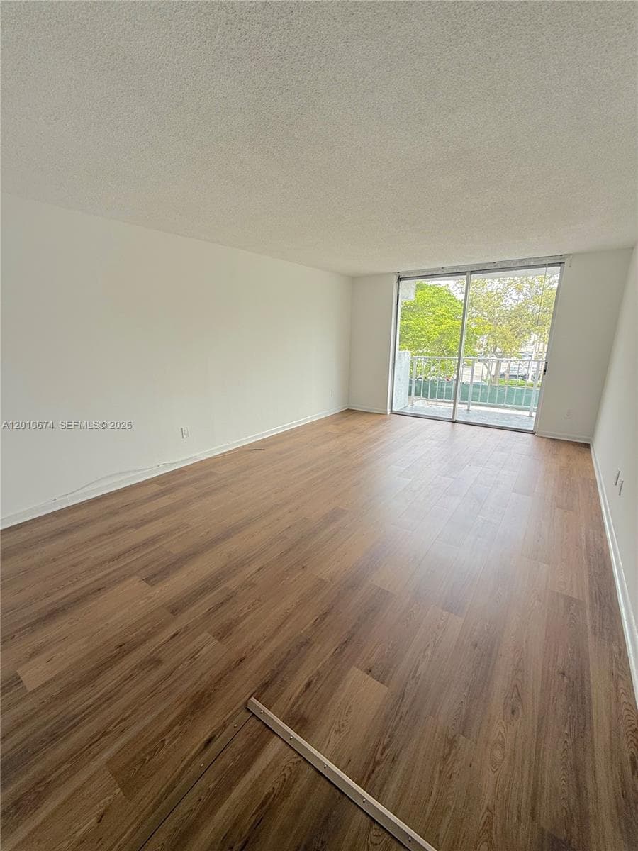 482 NW 165th St Rd # A-307, Miami, FL 33169 — zdjęcie 2