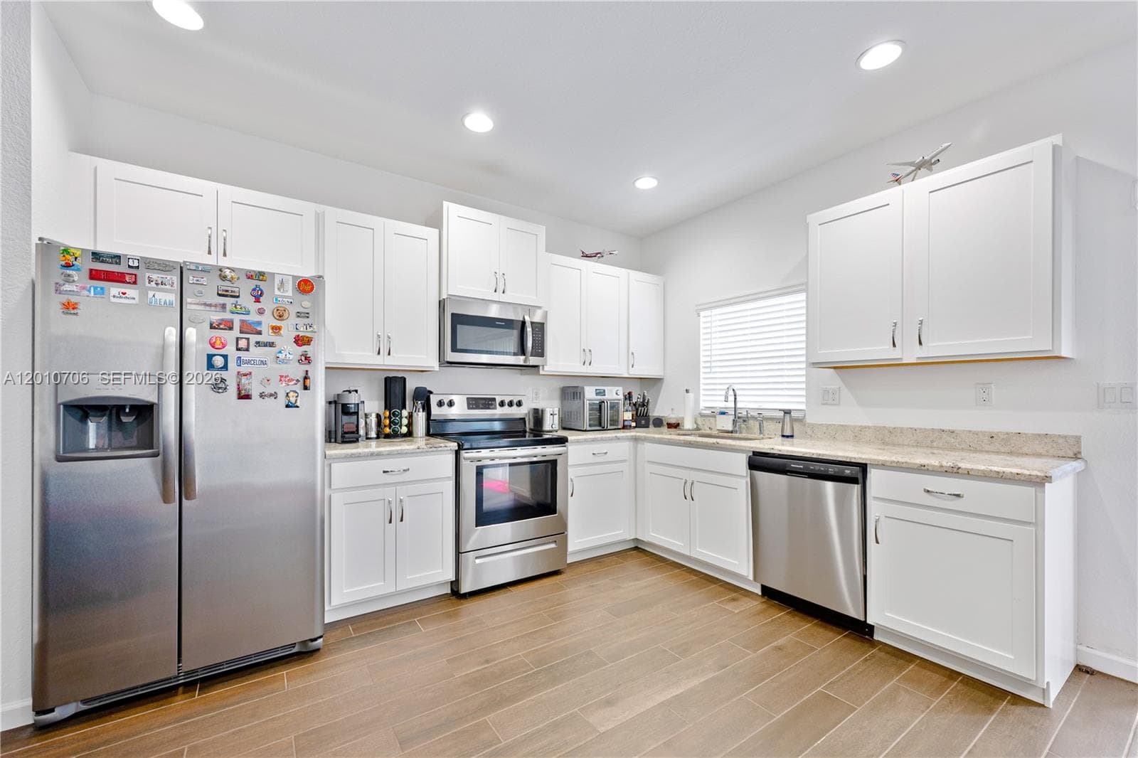 1106 NW 40th Ter, Lauderhill, FL 33313 — zdjęcie 3