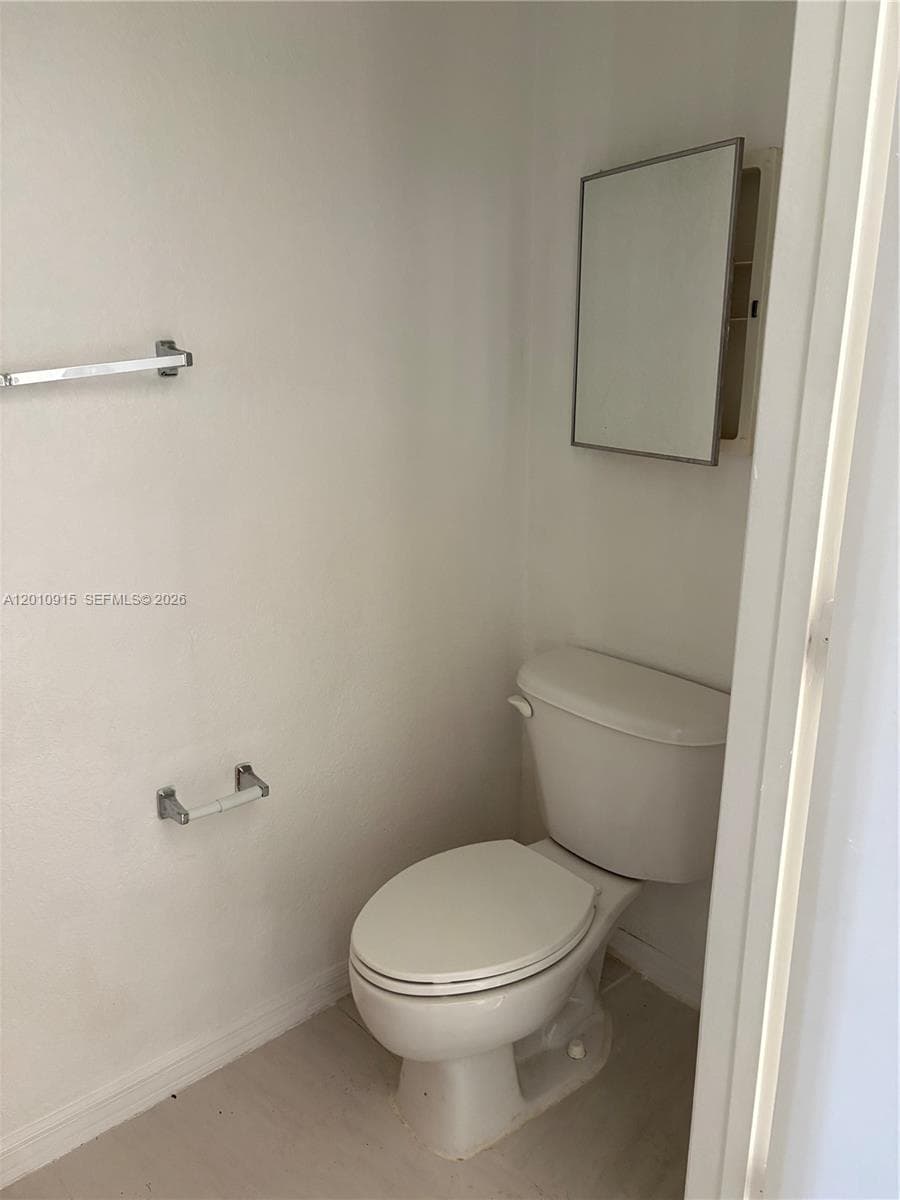 2086 NE 167th St # 2-108, North Miami Beach, FL 33162 — zdjęcie 5